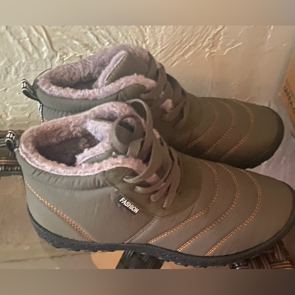 Fashion Boots - Picture 3 of 5